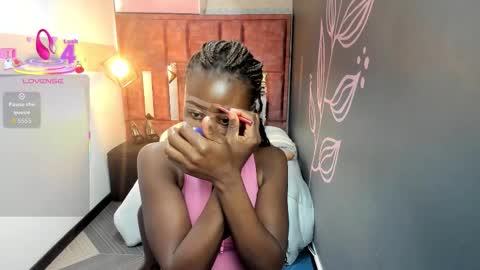 Snapshot of sara_naugty chatting on 09.10.25 S A R A online show from 09.10.25