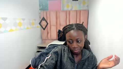 Snapshot of sara_naugty chatting on 09.29.25 S A R A online show from 09.29.25