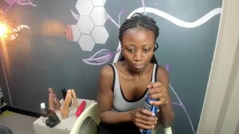 Snapshot of sara_naugty chatting on 10.13.25 S A R A online show from 10.13.25