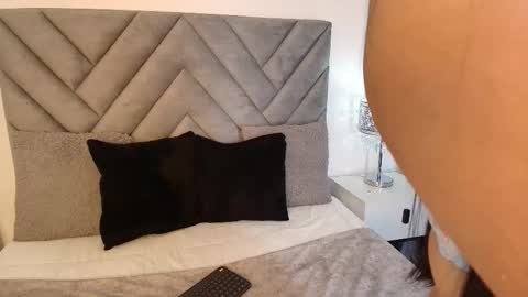 sara_owens7 online show from 10.22.25