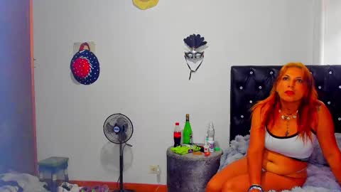 Snapshot of sara_parker__ chatting on 10.26.25 Sara Parker online show from 10.26.25