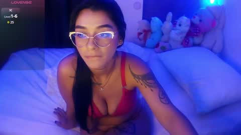 Snapshot of sara_ramirez0 chatting on 01.16.25 sara_ramirez0 online show from 01.16.25