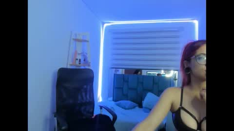 sara_red_x online show from 04.19.26