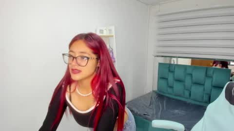 sara_red_x online show from 05.02.26