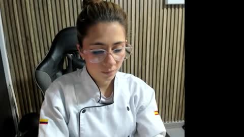 sara_roades online show from 10.21.25
