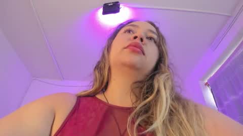 Snapshot of sara_star_ chatting on 10.22.25 sara online show from 10.22.25