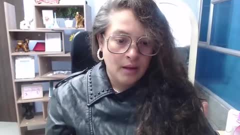 sara_thonson_ online show from 02.19.25