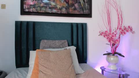 SaraBloom online show from 12.18.24