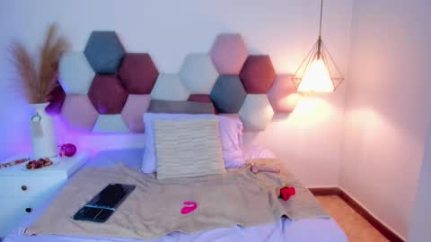 SaraBloom online show from 02.14.25