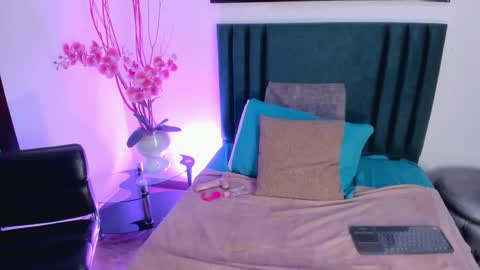 SaraBloom online show from 02.26.25