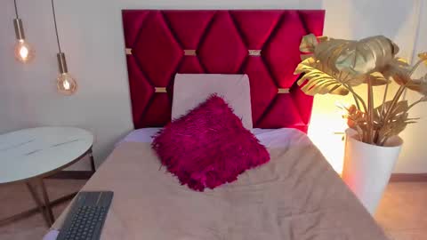 SaraBloom online show from 03.06.25