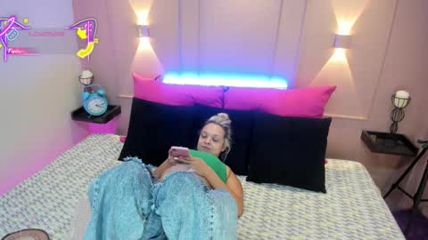 Snapshot of saraavila_ chatting on 09.15.25 SaraAvila  online show from 09.15.25