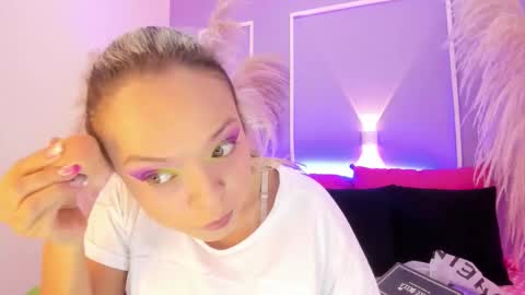 Snapshot of saraavila_ chatting on 10.17.25 SaraAvila  online show from 10.17.25