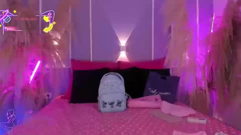 Snapshot of saraavila_ chatting on 10.20.25 SaraAvila  online show from 10.20.25