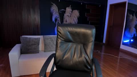 Sara  Everyday From 1430 to 2130 Col Time online show from 12.22.25