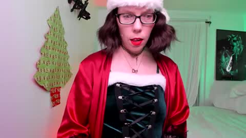 Sara Desire online show from 12.10.24