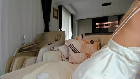 saradiamond01 online show from 10.12.25