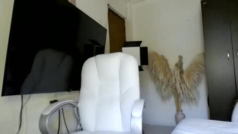 CALL ME LOVE SARITA online show from 03.05.25