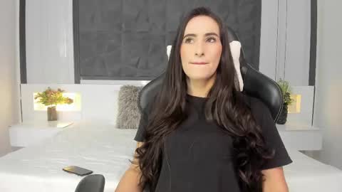  Sara Gomez  online show from 10.08.25