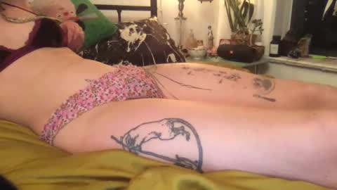 Snapshot of sarah0393 chatting on 09.28.25 Sarah online show from 09.28.25