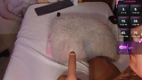 Snapshot of sarah_babe_ chatting on 10.17.25 Sarah online show from 10.17.25