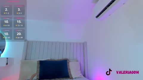 Sarah Bonneth online show from 11.22.25