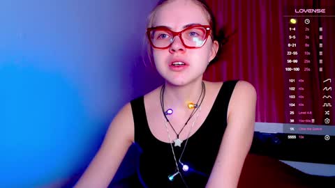 Snapshot of sarah_hs chatting on 12.30.24 Sarah online show from 12.30.24