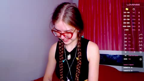 Snapshot of sarah_hs chatting on 01.01.25 Sarah online show from 01.01.25