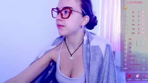 Snapshot of sarah_hs chatting on 09.24.25 Sarah online show from 09.24.25