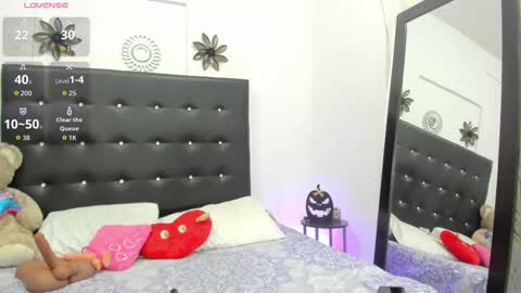 sarah_lowee online show from 10.16.25