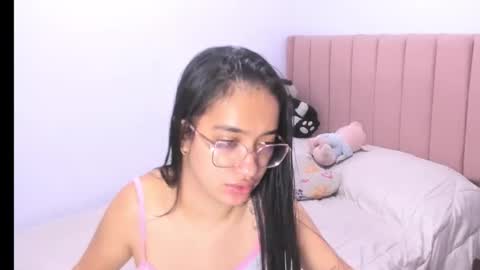 Snapshot of sarah_stone15 chatting on 10.08.25 Sarah online show from 10.08.25