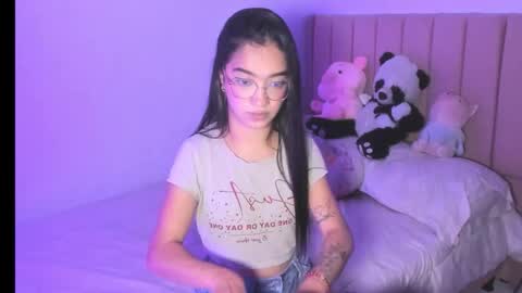 Snapshot of sarah_stone15 chatting on 10.14.25 Sarah online show from 10.14.25