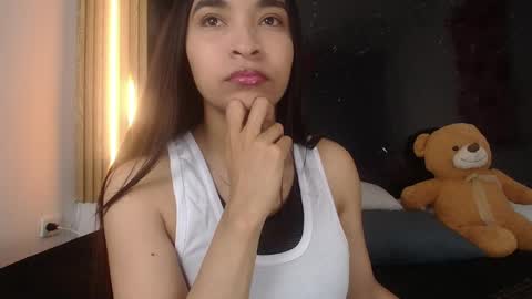 Snapshot of sarahajhoness chatting on 06.03.26 sarahajhoness online show from 06.03.26