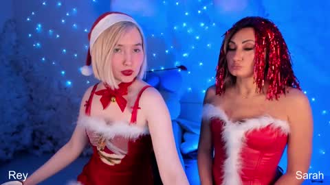 Snapshot of sarahholly chatting on 12.15.24 Divine Sarah NONUDE model online show from 12.15.24