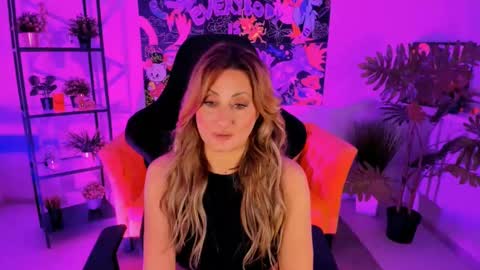 Snapshot of sarahholly chatting on 01.23.25 Divine Sarah NONUDE model online show from 01.23.25