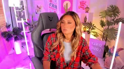 Divine Sarah NONUDE model online show from 09.25.25