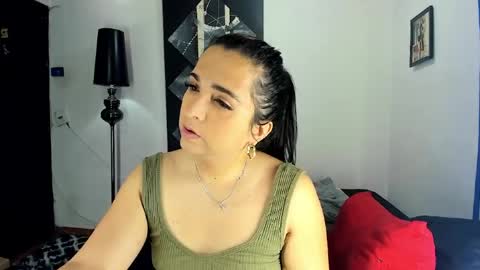 Snapshot of sarahjey chatting on 04.10.26 SARAHJEY online show from 04.10.26