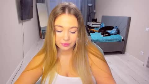 Snapshot of sarahmils chatting on 03.04.26 Sarah online show from 03.04.26