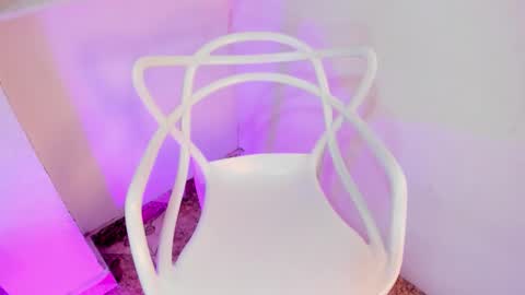 Sarahnovoa  online show from 11.17.25