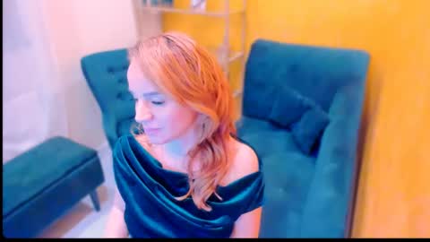 Snapshot of sarahottie69 chatting on 01.08.25 Sarah Follow me Thumb UP online show from 01.08.25
