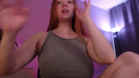 Snapshot of sarahsweetie_ chatting on 09.23.25 Sarah online show from 09.23.25