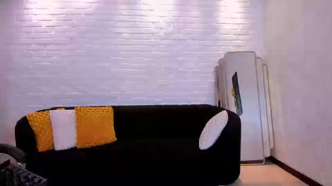 Sarah  independent model online show from 09.25.25