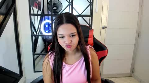 Snapshot of sarai_mv1 chatting on 10.01.25 Sarai online show from 10.01.25