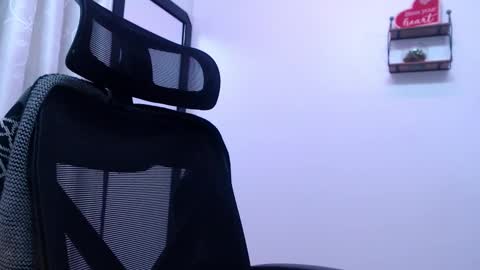 Snapshot of sarai_petite_ chatting on 10.11.25 SARAI online show from 10.11.25