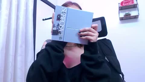 Snapshot of sarai_petite_ chatting on 10.13.25 SARAI online show from 10.13.25