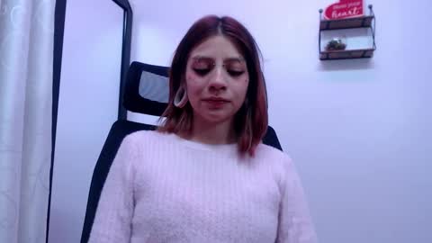Snapshot of sarai_petite_ chatting on 10.15.25 SARAI online show from 10.15.25