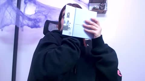 Snapshot of sarai_petite_ chatting on 10.26.25 SARAI online show from 10.26.25