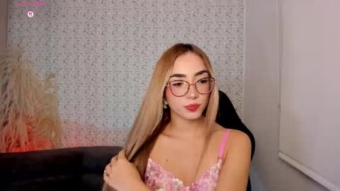 Sara jones   online show from 12.01.25