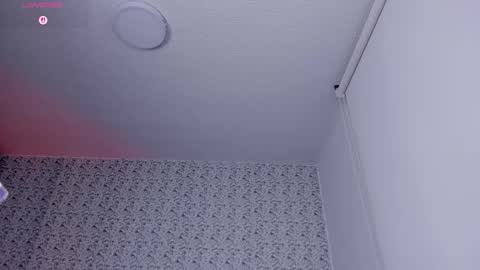 Sara jones   online show from 12.17.25