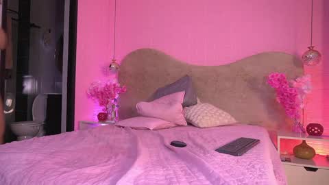 Snapshot of sarak_ chatting on 05.31.26 Sara online show from 05.31.26